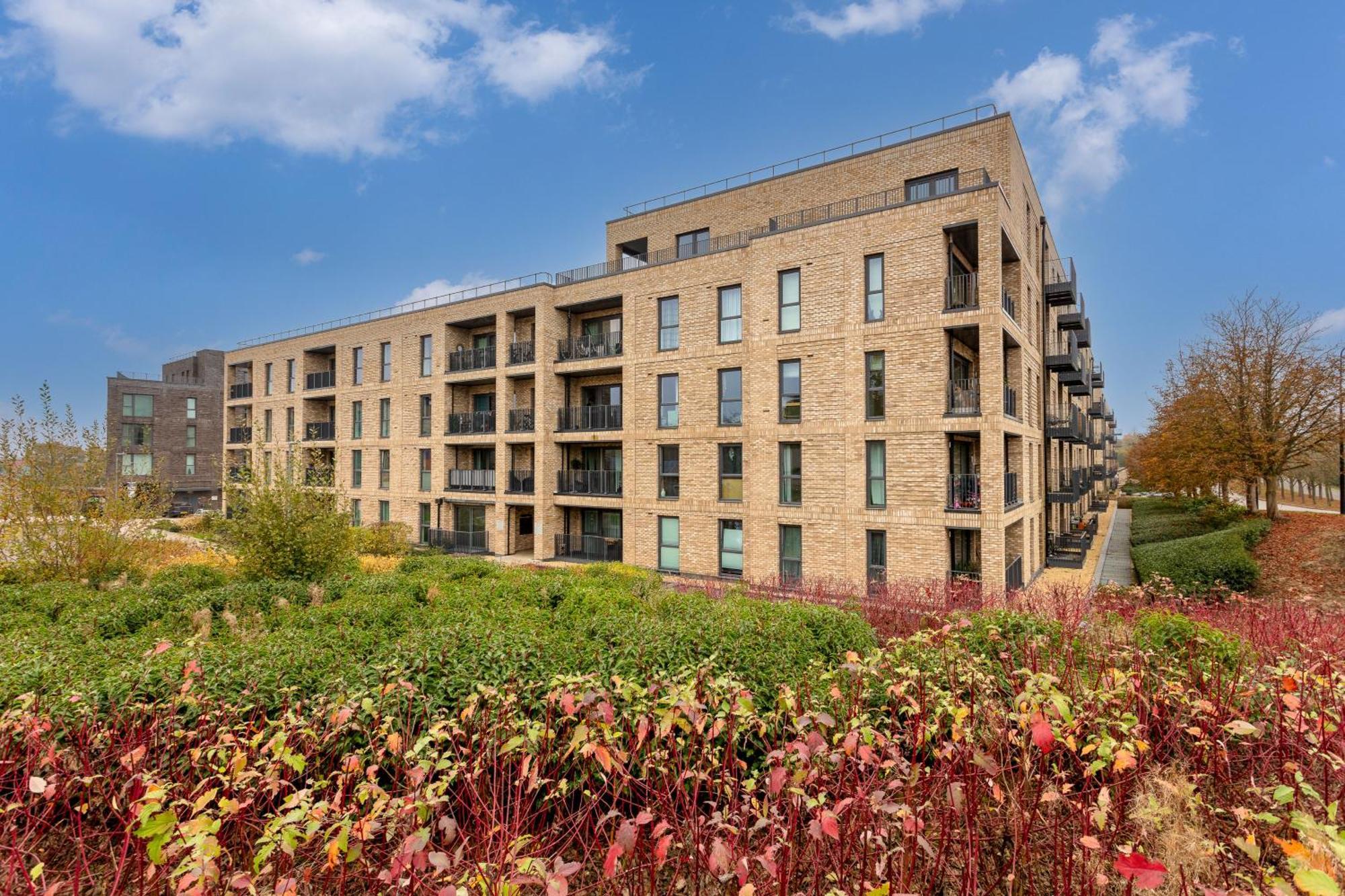 Penthouse Apartment - City Centre - Secure Parking, Balcony, Self-Check-In, Fast Wifi And Smart Tv With Netflix By Yoko Property Milton Keynes Luaran gambar