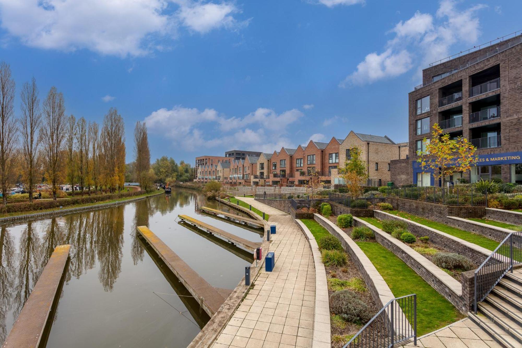 Penthouse Apartment - City Centre - Secure Parking, Balcony, Self-Check-In, Fast Wifi And Smart Tv With Netflix By Yoko Property Milton Keynes Luaran gambar