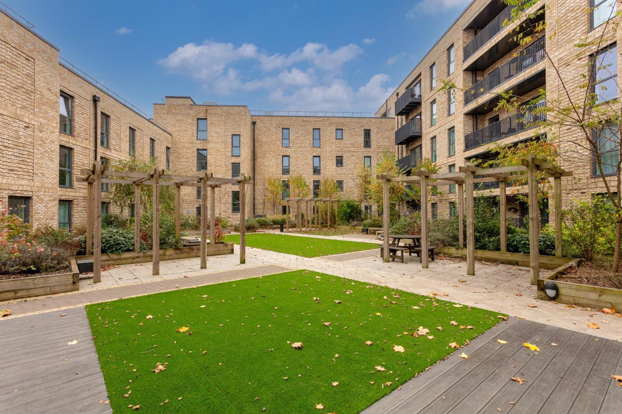 Penthouse Apartment - City Centre - Secure Parking, Balcony, Self-Check-In, Fast Wifi And Smart Tv With Netflix By Yoko Property Milton Keynes Luaran gambar
