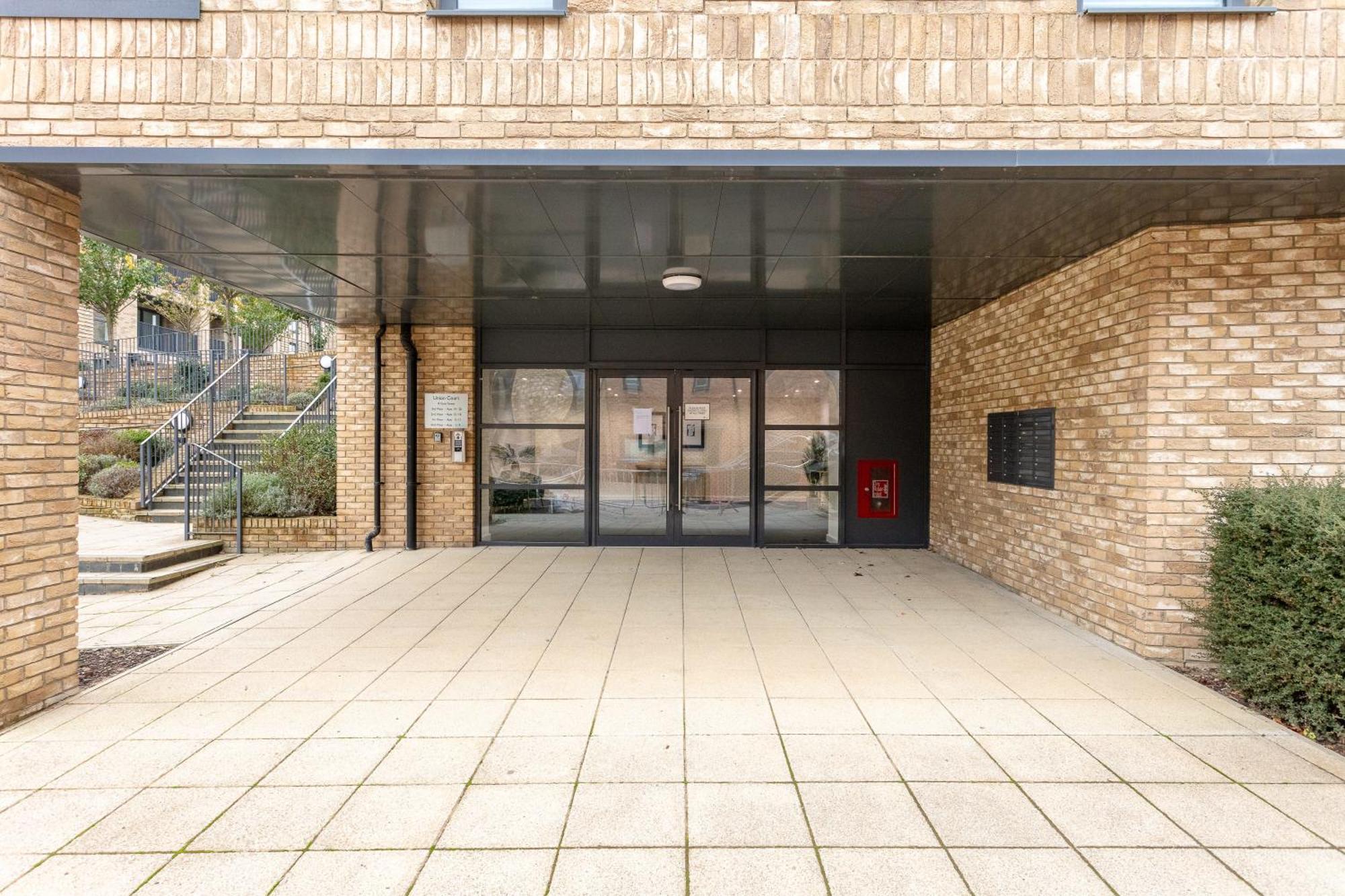 Penthouse Apartment - City Centre - Secure Parking, Balcony, Self-Check-In, Fast Wifi And Smart Tv With Netflix By Yoko Property Milton Keynes Luaran gambar