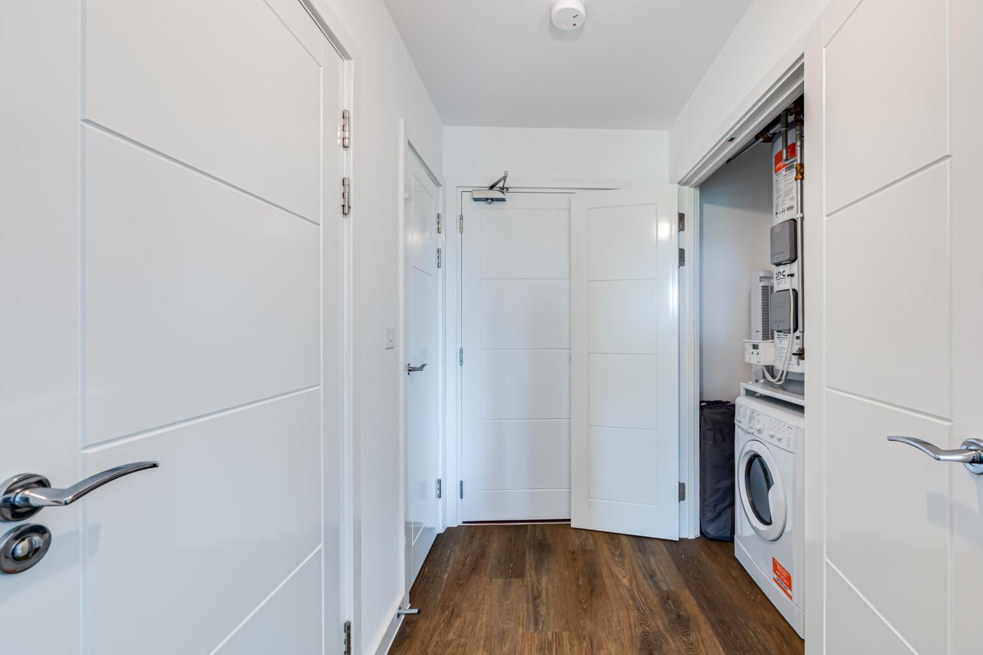 Penthouse Apartment - City Centre - Secure Parking, Balcony, Self-Check-In, Fast Wifi And Smart Tv With Netflix By Yoko Property Milton Keynes Luaran gambar