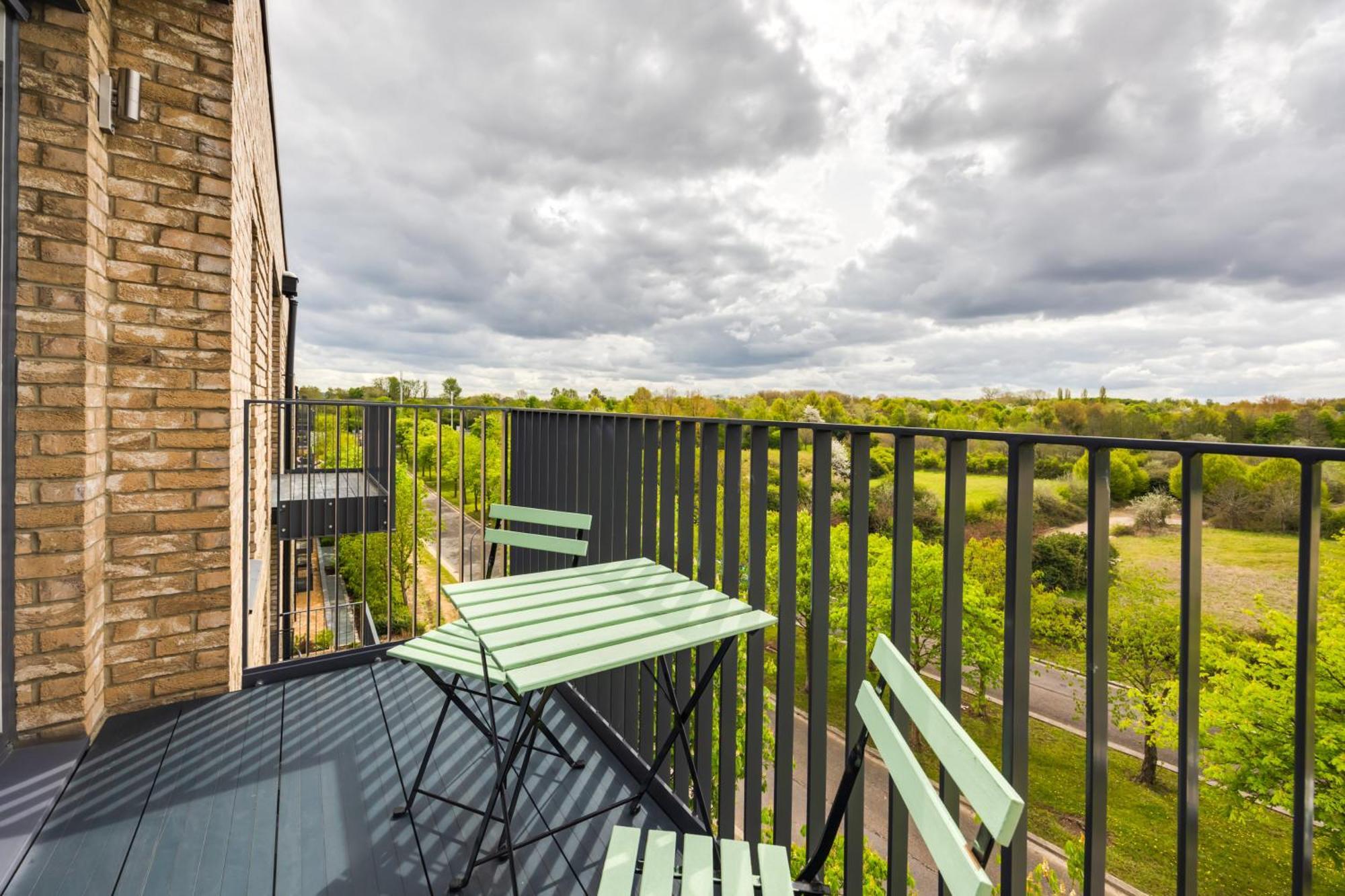 Penthouse Apartment - City Centre - Secure Parking, Balcony, Self-Check-In, Fast Wifi And Smart Tv With Netflix By Yoko Property Milton Keynes Luaran gambar