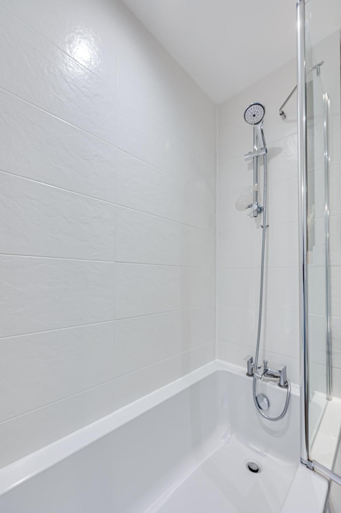 Penthouse Apartment - City Centre - Secure Parking, Balcony, Self-Check-In, Fast Wifi And Smart Tv With Netflix By Yoko Property Milton Keynes Luaran gambar